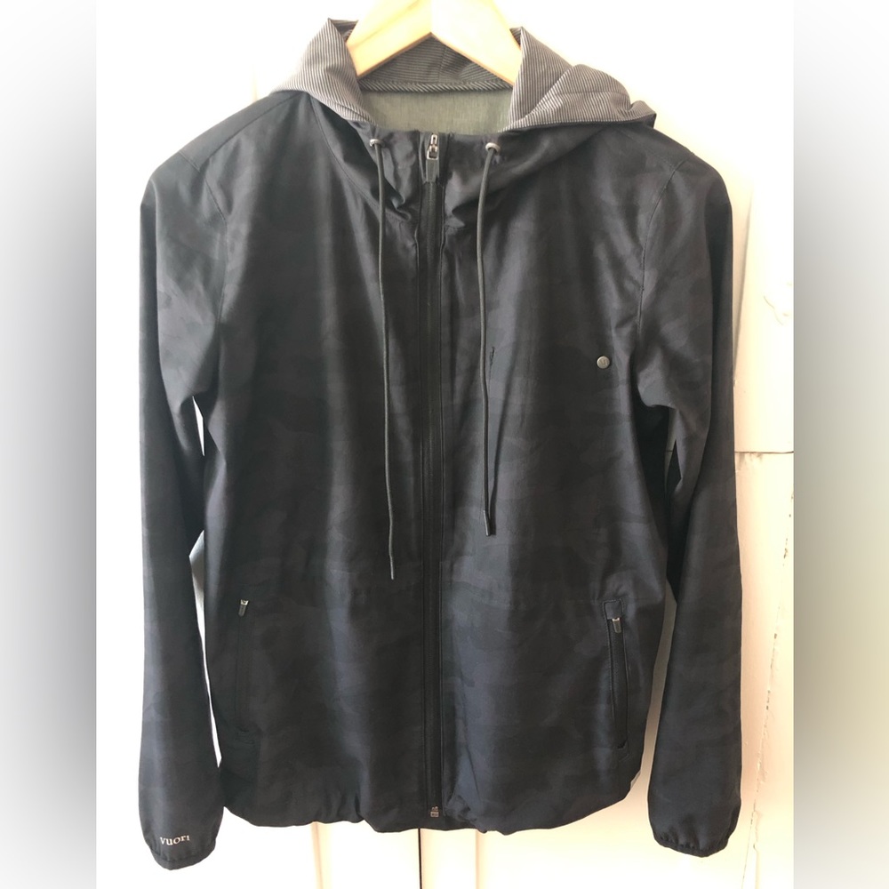Vuori Outdoor Trainer Shell XS black camo jacket.